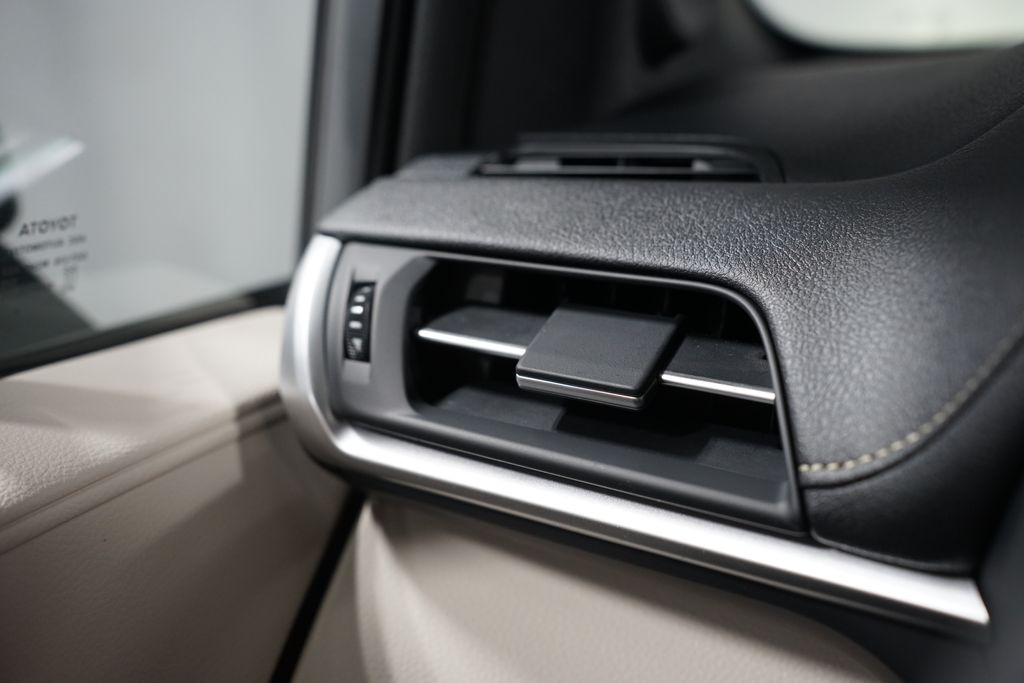 Thumbnail: 2026 Toyota Sienna - 26