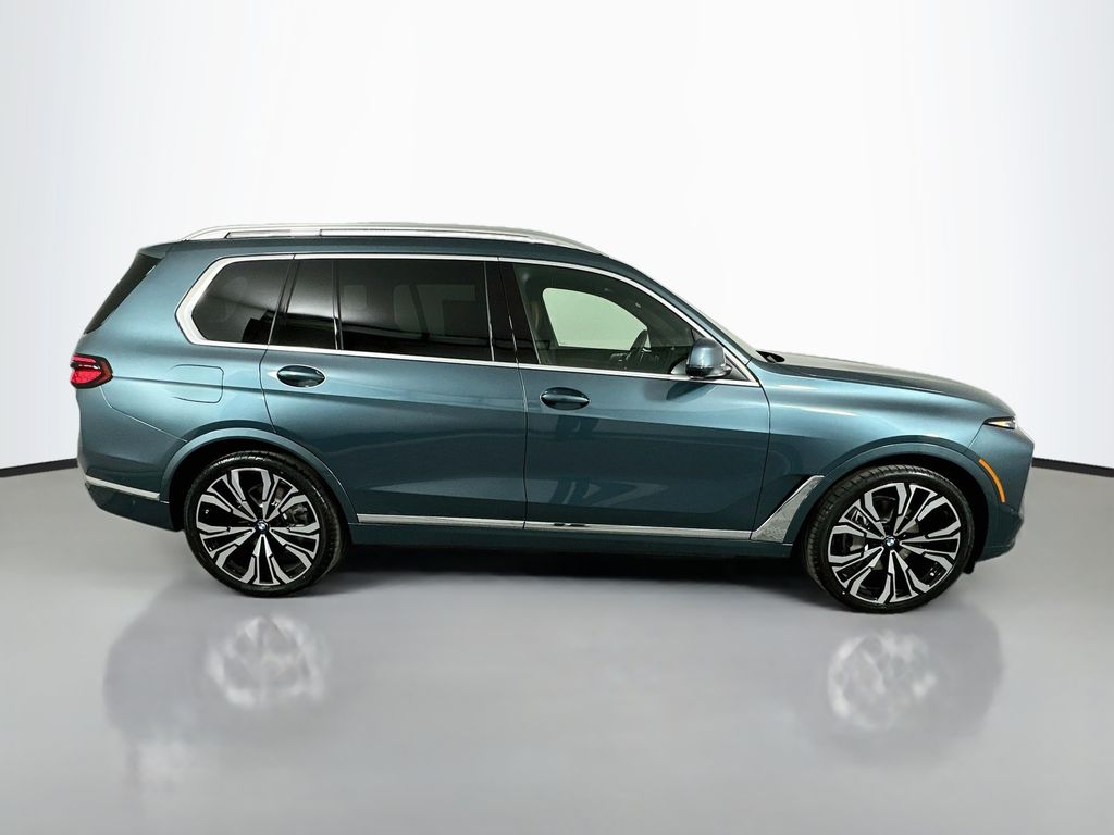 Thumbnail: 2027 BMW X7 - 4