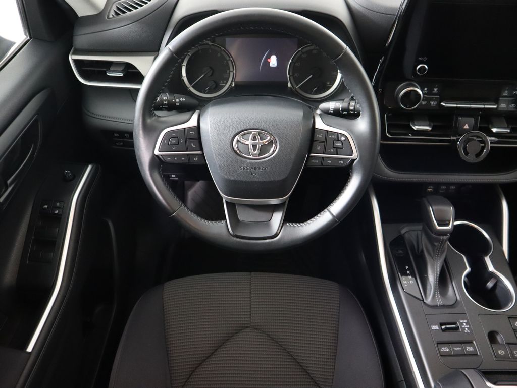 Thumbnail: 2023 Toyota Highlander - 10