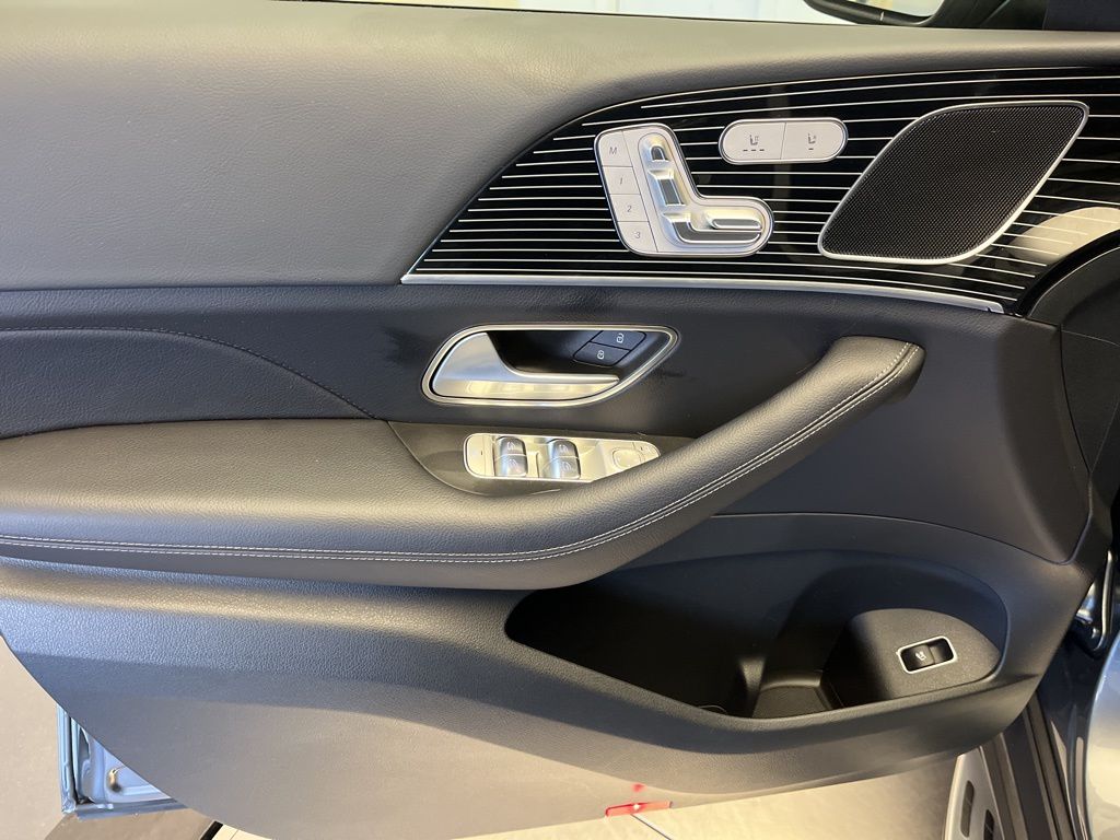 Thumbnail: 2025 Mercedes-Benz GLE - 11