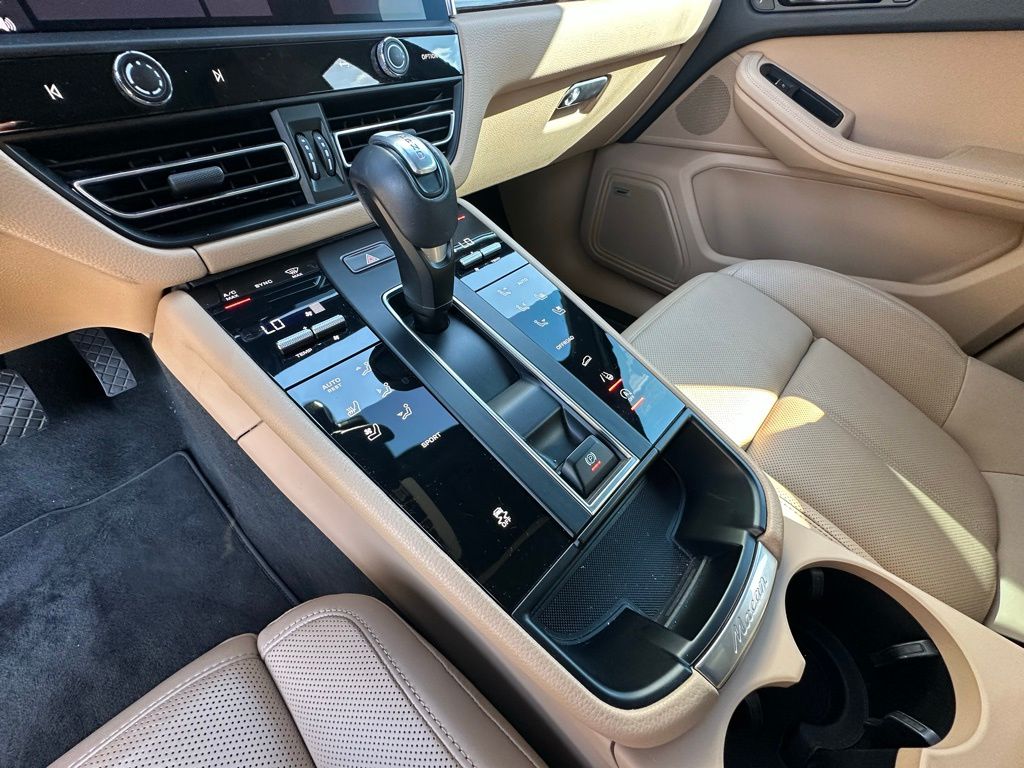 Thumbnail: 2024 Porsche Macan - 30