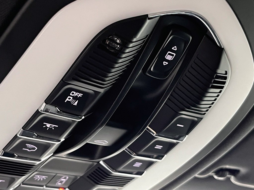Thumbnail: 2025 Porsche Macan - 29