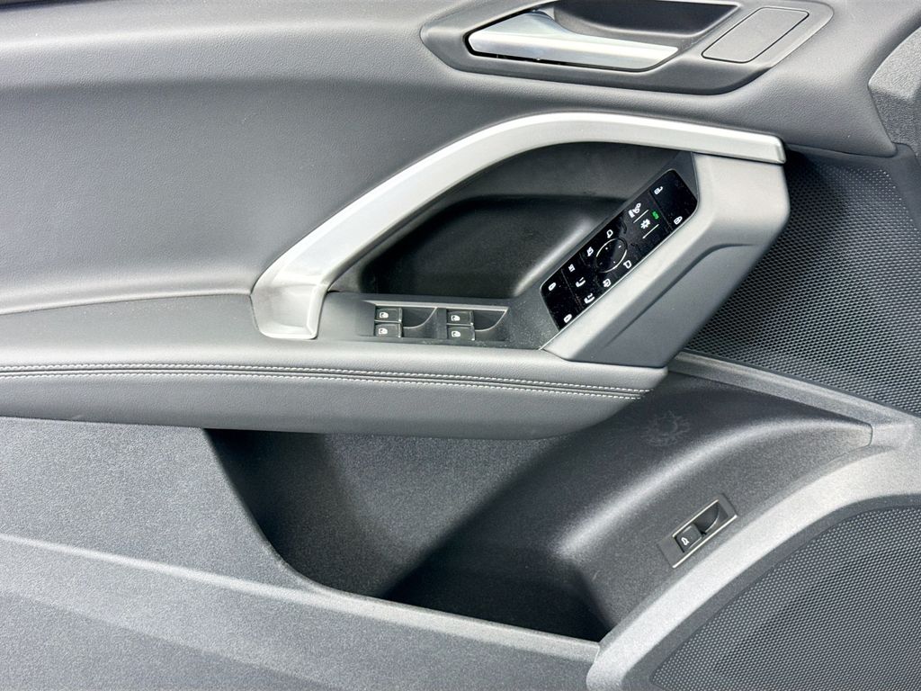 Thumbnail: 2025 Audi Q5 - 22