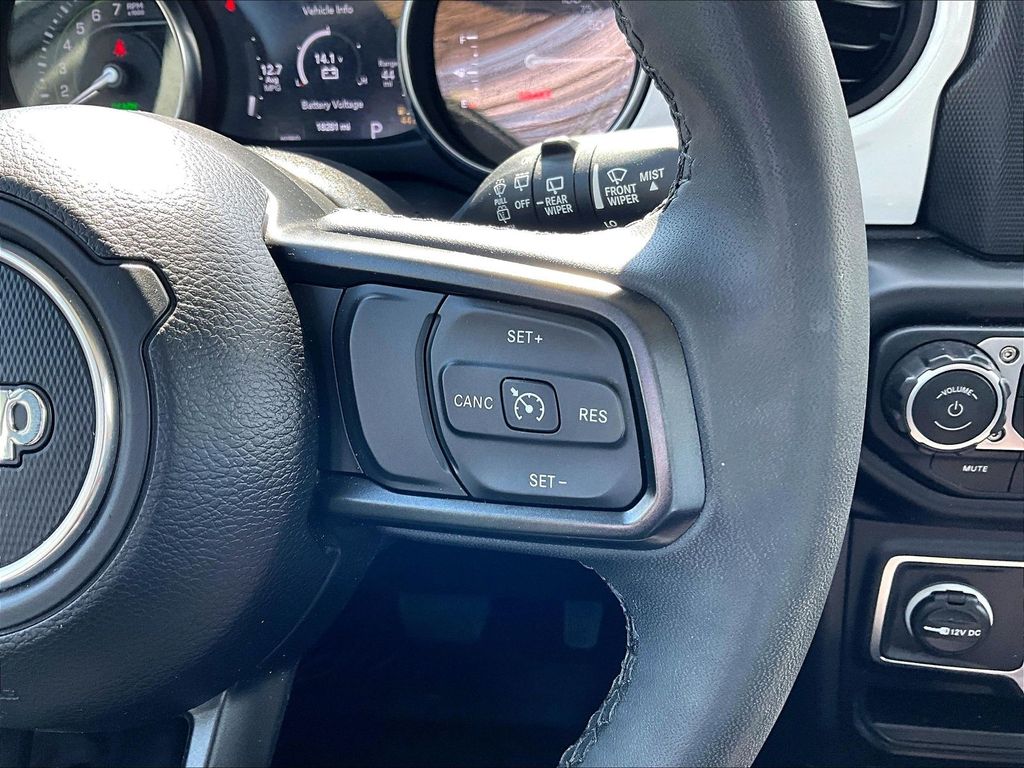 2023 Jeep Wrangler — photo 24
