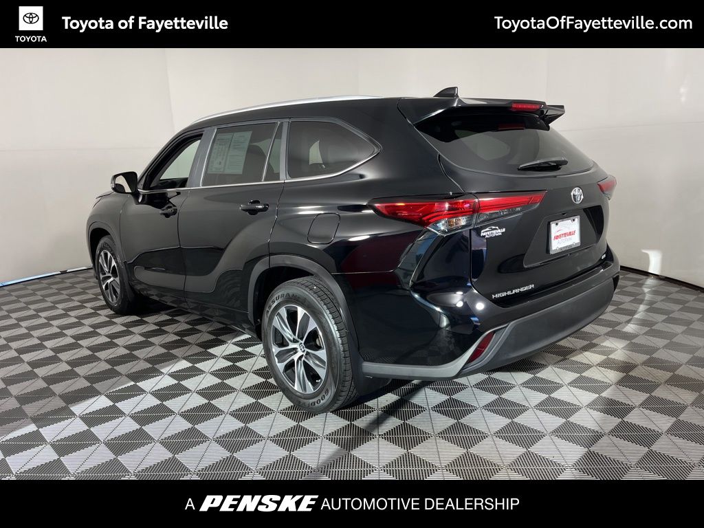 2023 Toyota Highlander XLE 17