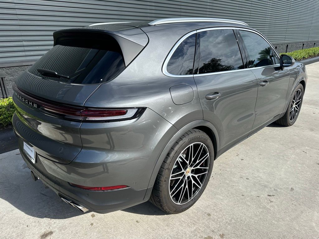 Thumbnail: 2024 Porsche Cayenne - 9