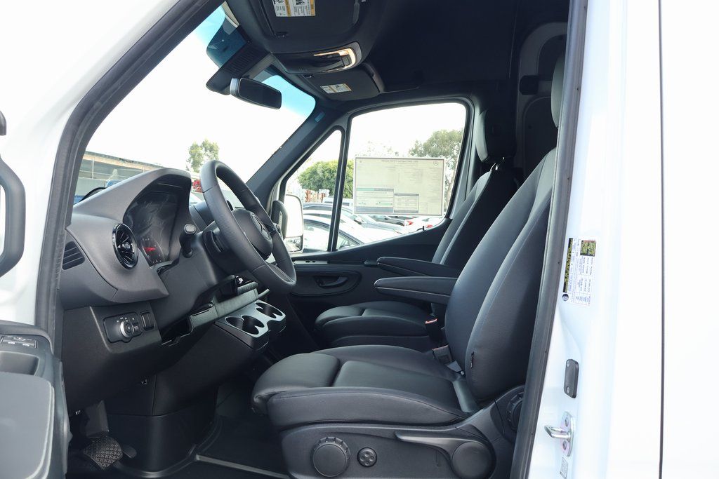 Thumbnail: 2026 Mercedes-Benz Sprinter - 6