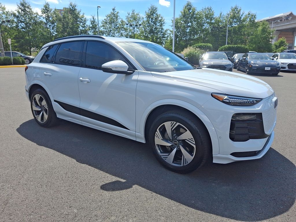 Thumbnail: 2025 Audi Q6 e-tron - 3
