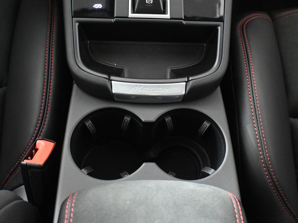 Thumbnail: 2026 Porsche Macan - 26