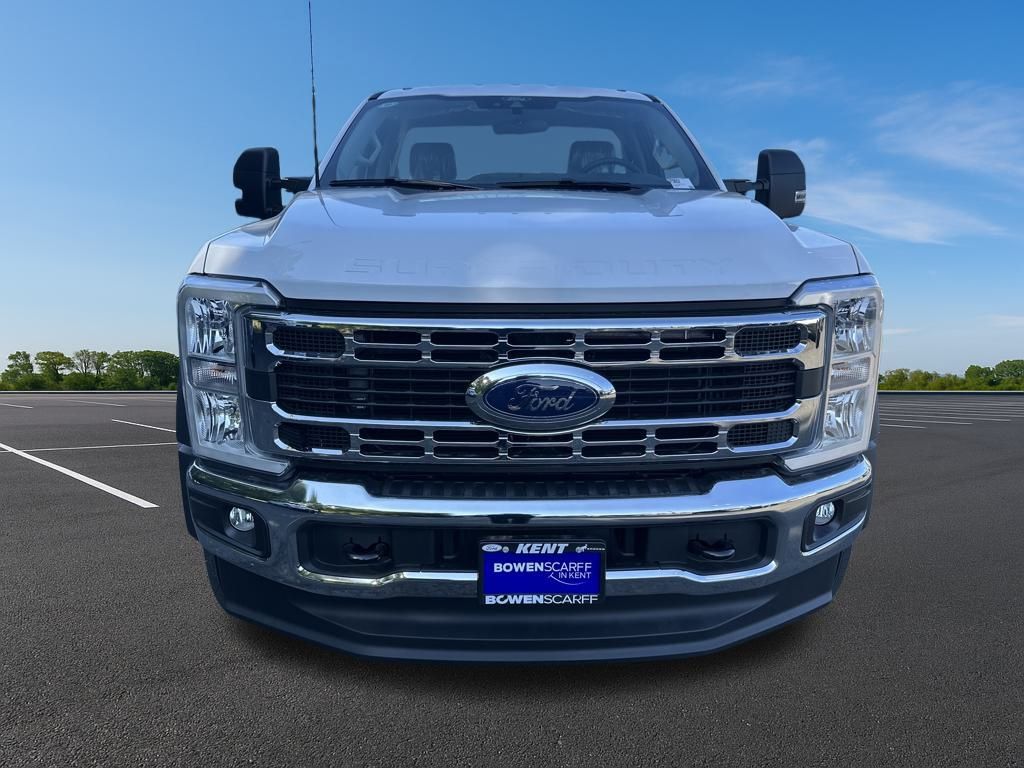 New 2025 Ford Super Duty F-600 Chassis Regular Cab (DRW) 169" Wheelbase XL