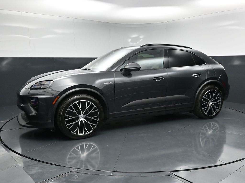 Gray (Volcano Grey Metallic) 2024 Porsche Macan AWD SUV / Crossover All-Wheel Drive Automatic