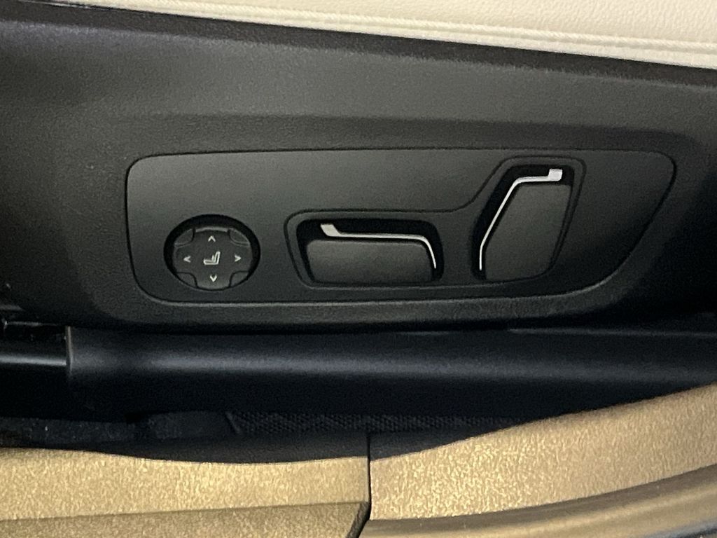 Thumbnail: 2025 BMW 3 Series - 12