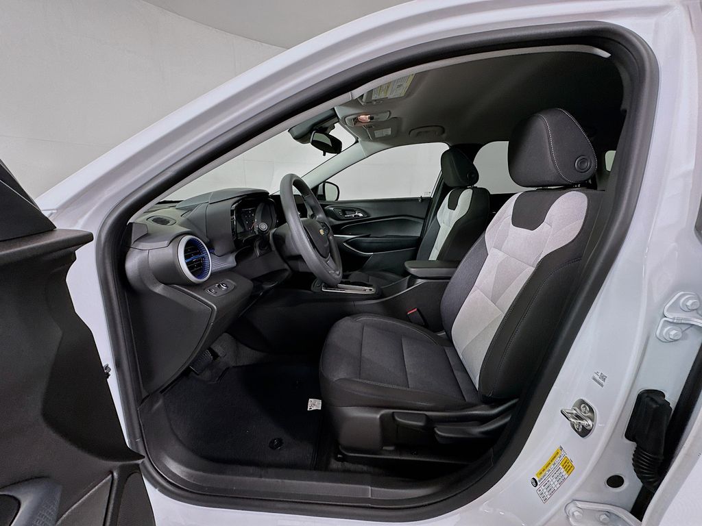 Thumbnail: 2025 Chevrolet Trax - 21