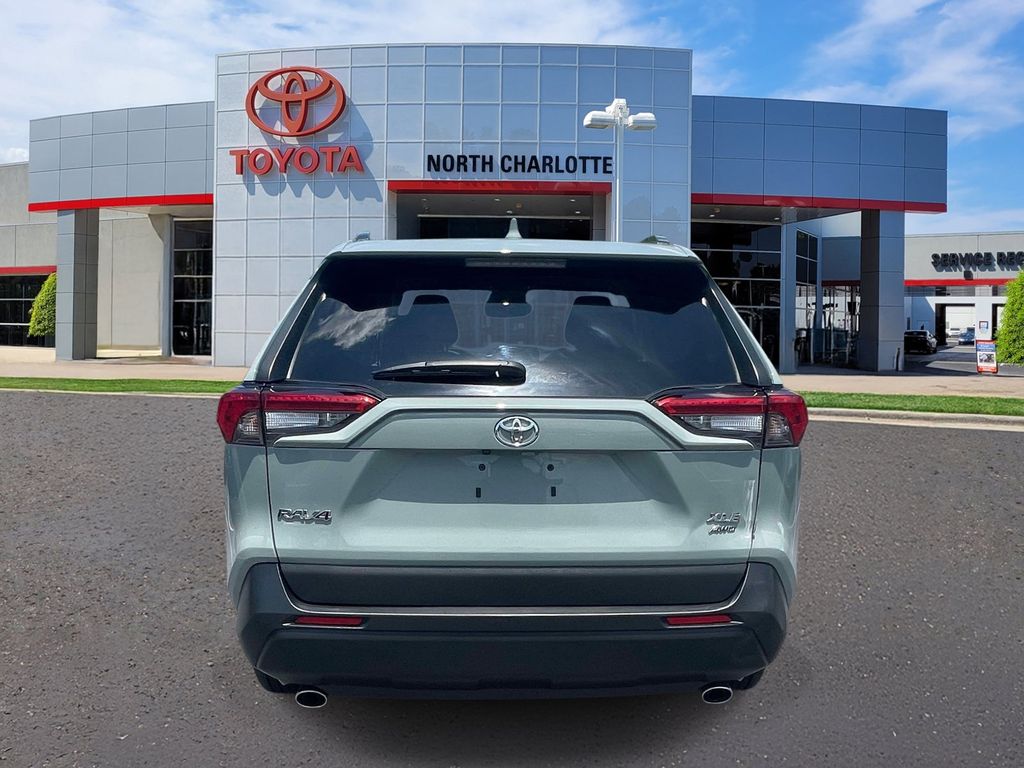 Used 2023  Toyota XLE image 5