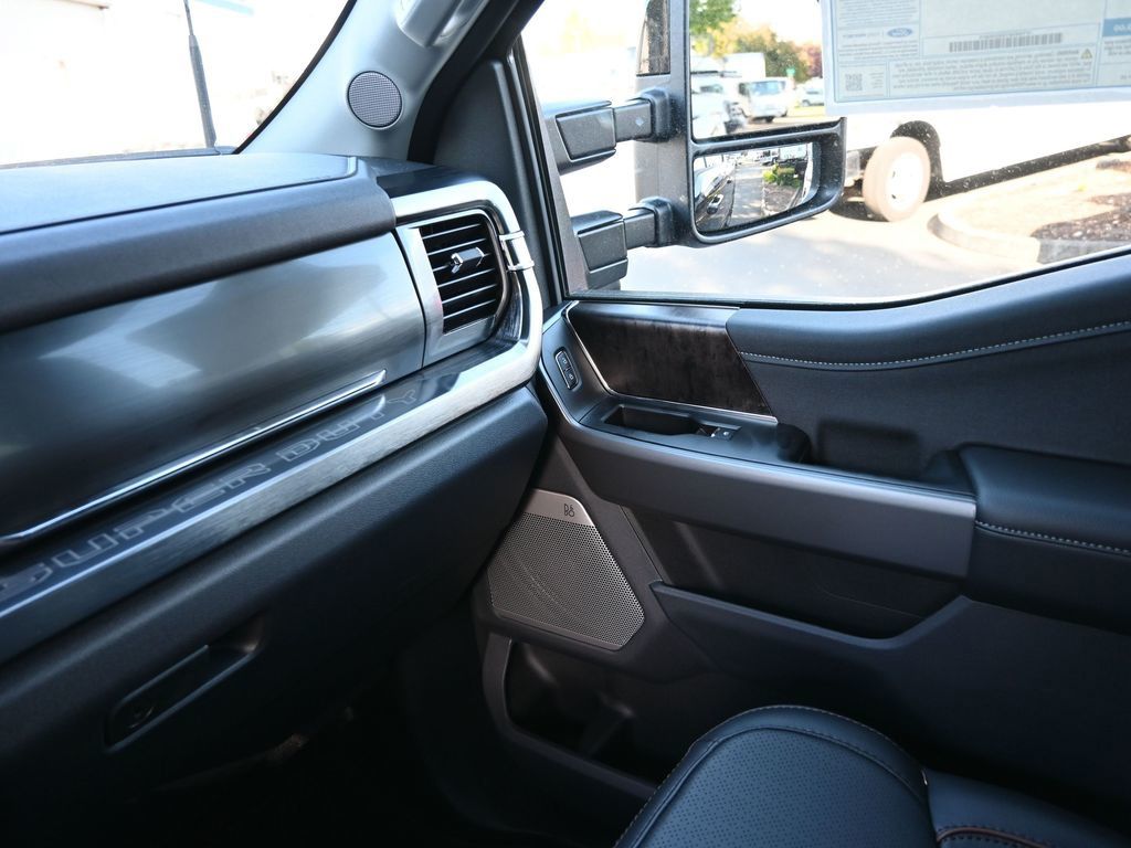 2025 Ford F-350 Super Duty LARIAT
