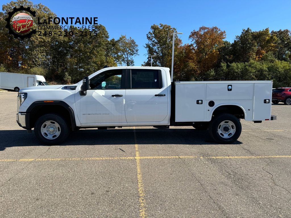 2024 GMC Sierra 2500HD Pro 4