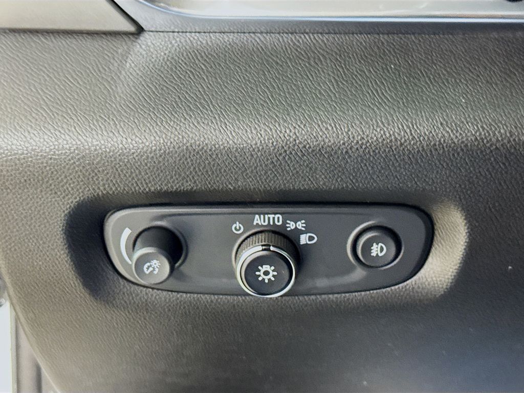 Used Car 2020 Chevrolet Traverse  Rs For Sale Under $25,000 In Austin, Texas