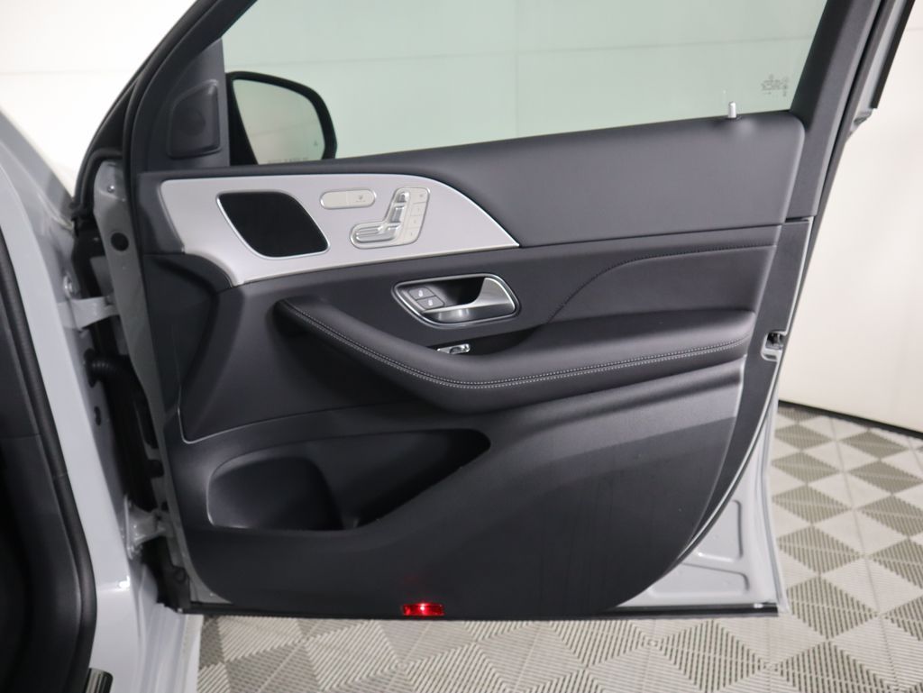 Thumbnail: 2026 Mercedes-Benz GLE - 27