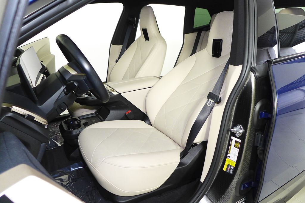 Thumbnail: 2023 BMW iX - 21