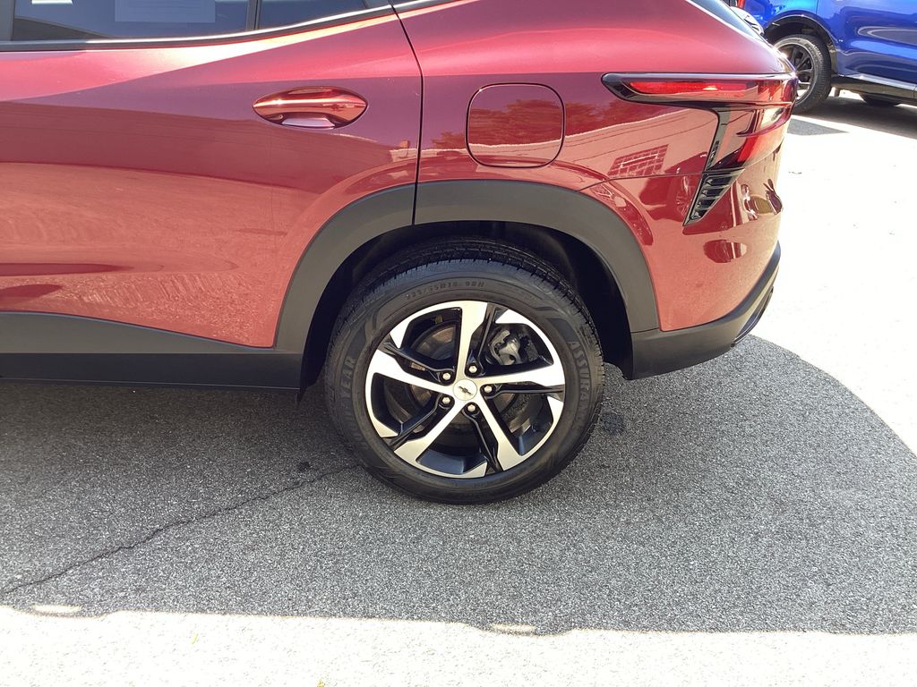 Used 2024 Chevrolet Trax SUV