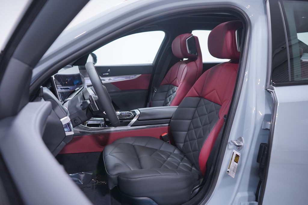 2025 BMW 7 Series 740i 7