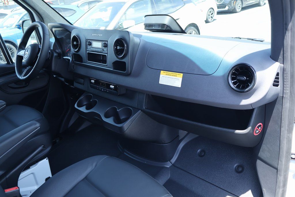 Thumbnail: 2025 Mercedes-Benz Sprinter - 5
