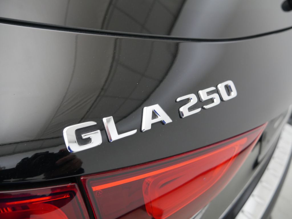 Thumbnail: 2023 Mercedes-Benz GLA - 9