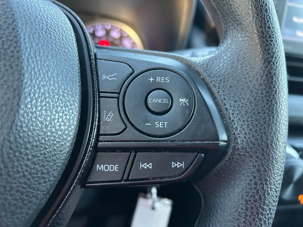 Thumbnail: 2021 Toyota RAV4 - 17
