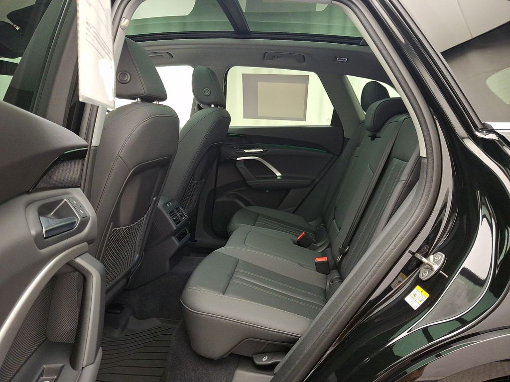 Thumbnail: 2025 Audi Q5 - 10
