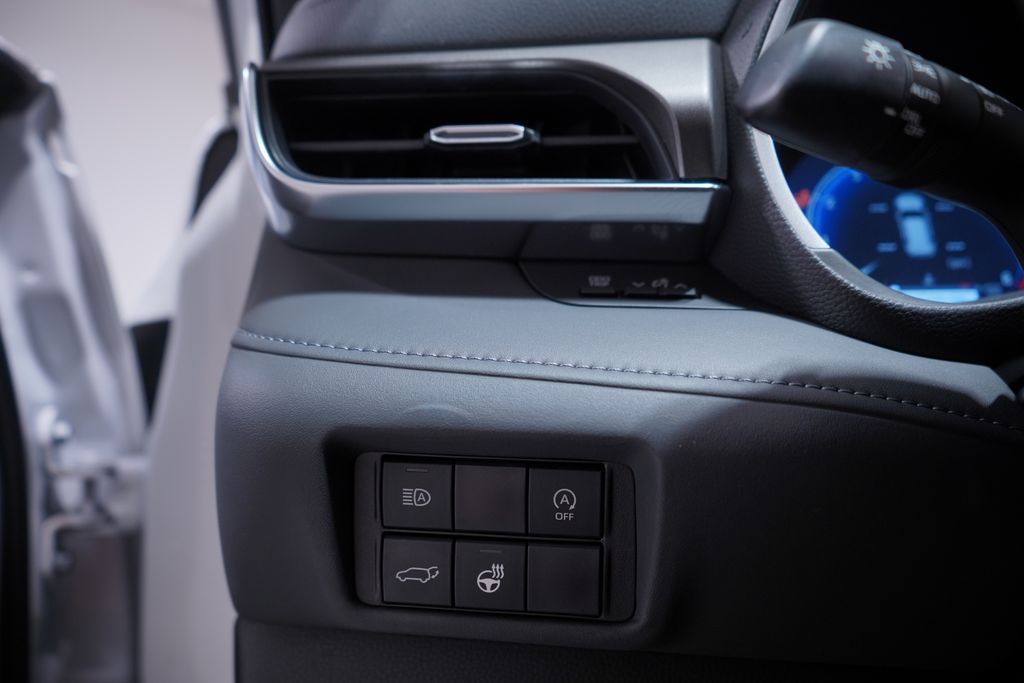 Thumbnail: 2023 Toyota Highlander - 18