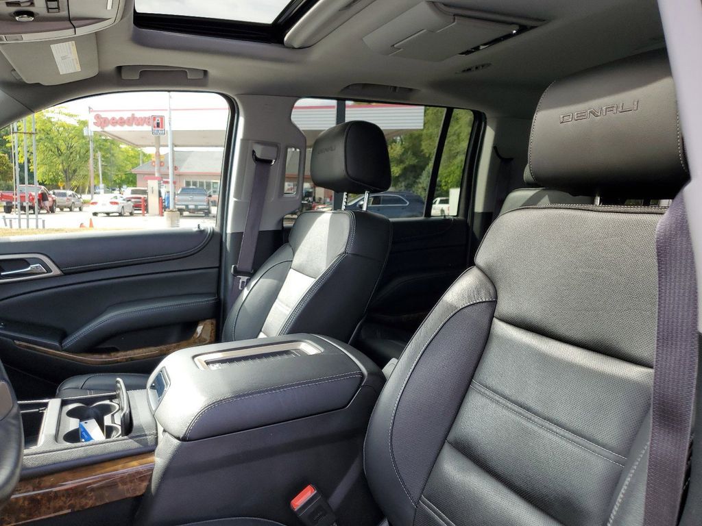 2016 GMC Yukon XL Denali 11