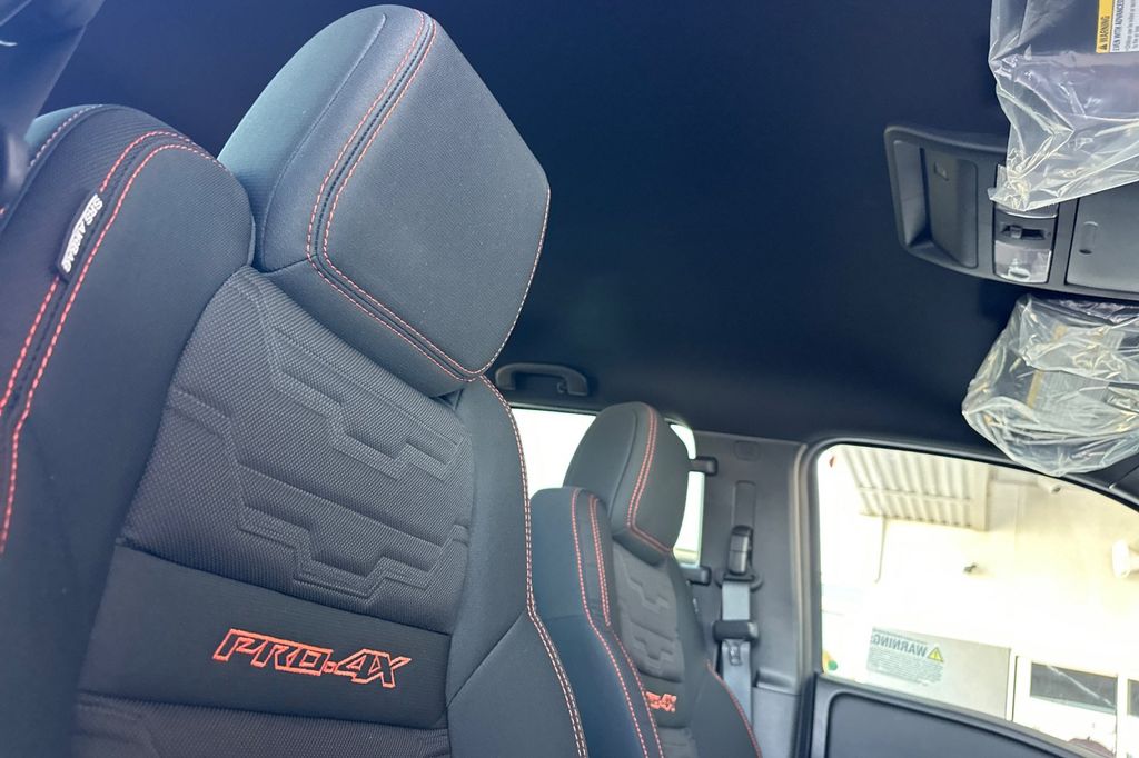 2025 Nissan Frontier PRO-4X - Photo 13