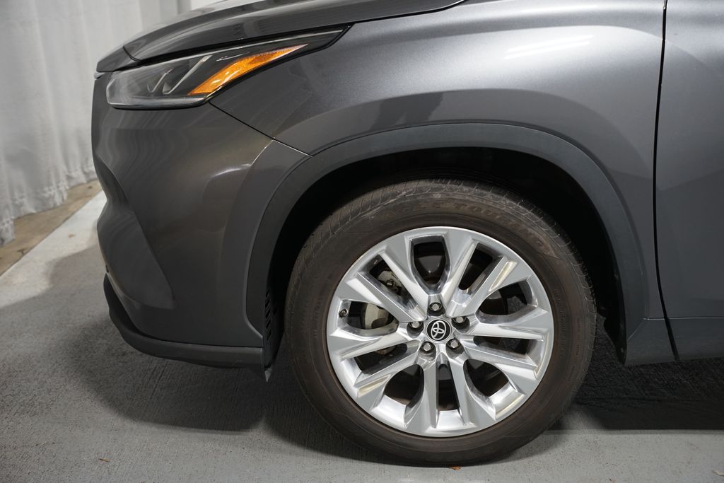 Thumbnail: 2023 Toyota Highlander - 5