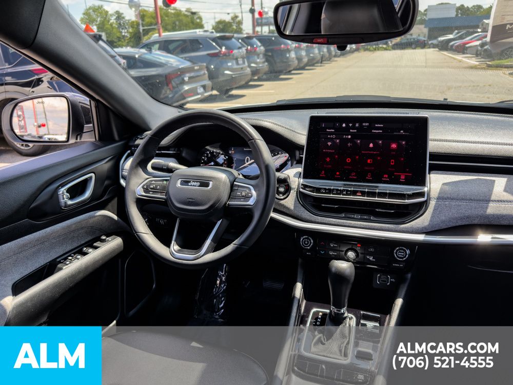 Used 2024 White Jeep Latitude image 21