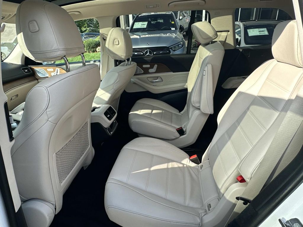 Thumbnail: 2021 Mercedes-Benz GLS - 15