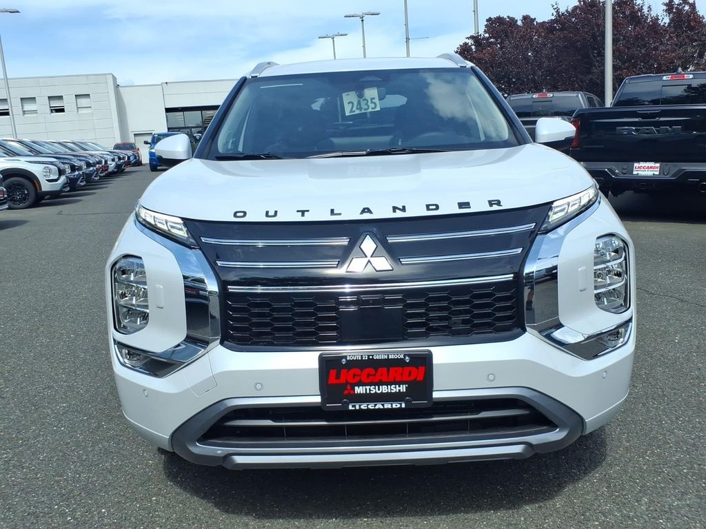 White Diamond 2026 Mitsubishi Outlander Hybrid Plug-in Automatic