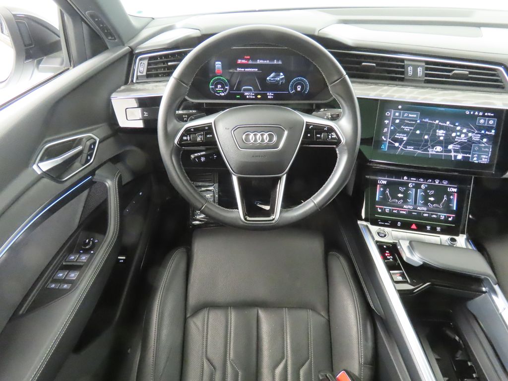 Thumbnail: 2022 Audi e-tron - 12