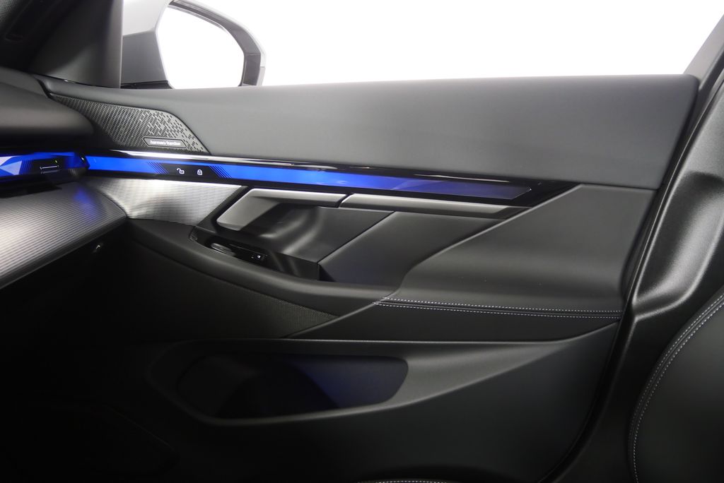 Thumbnail: 2026 BMW i5 - 24