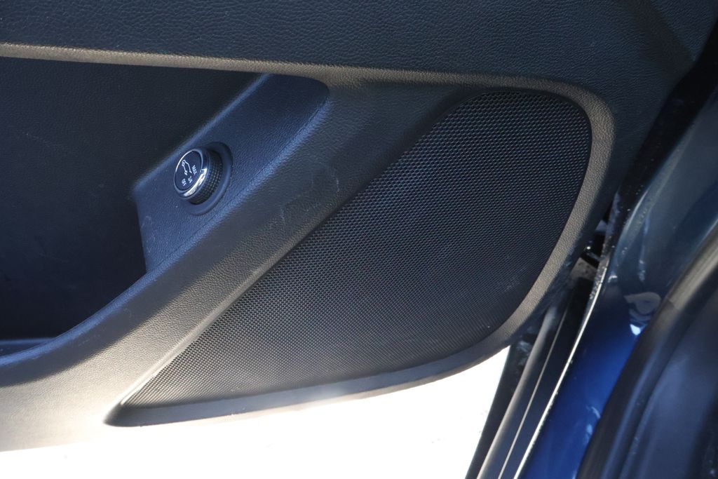 Thumbnail: 2023 Chevrolet Traverse - 16