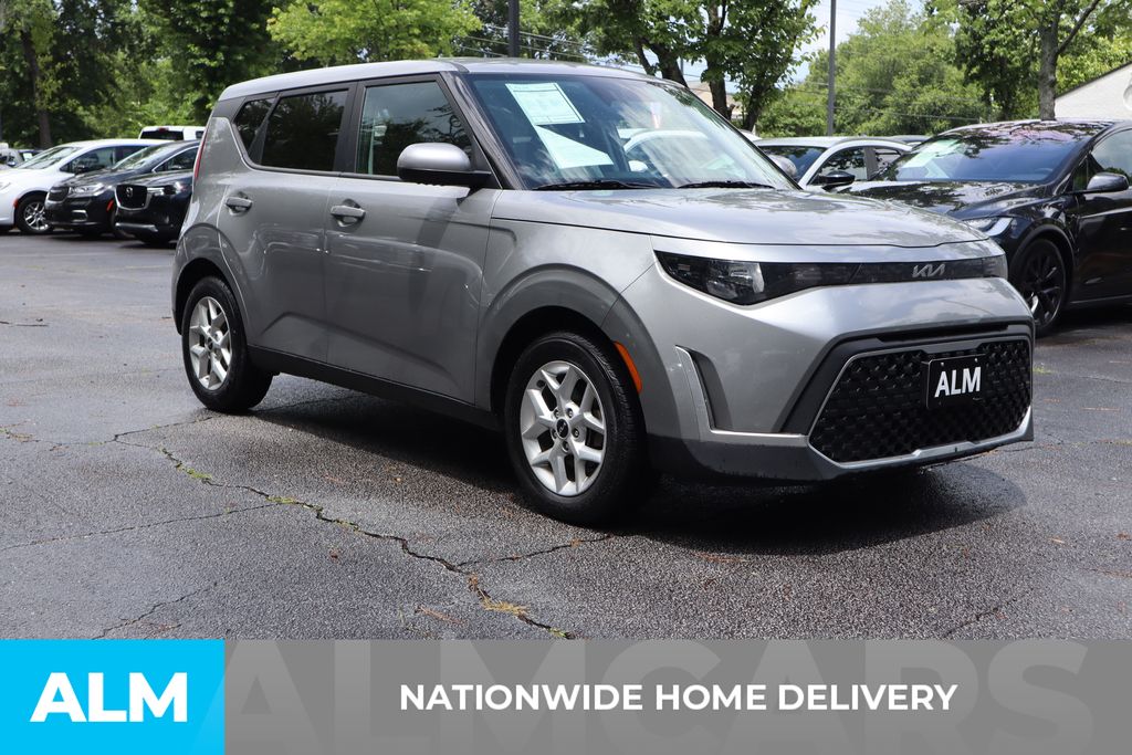 2023 Kia Soul LX photo 3