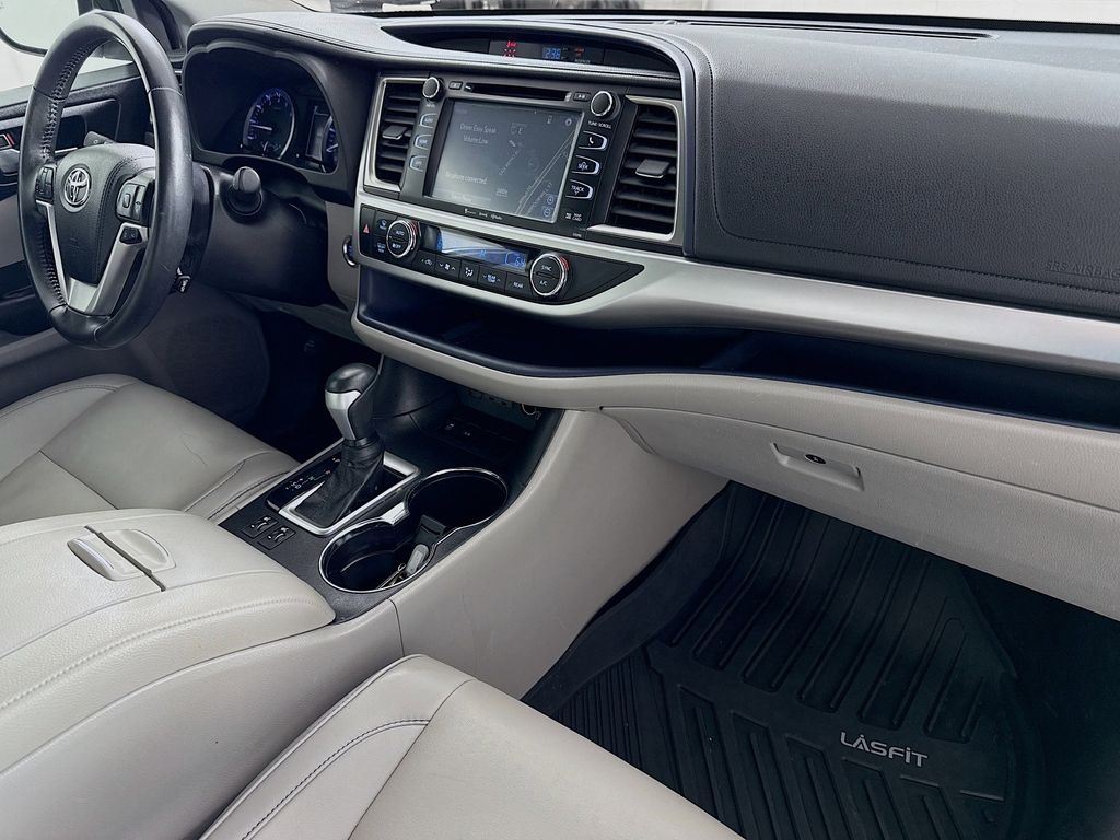 Thumbnail: 2019 Toyota Highlander - 29
