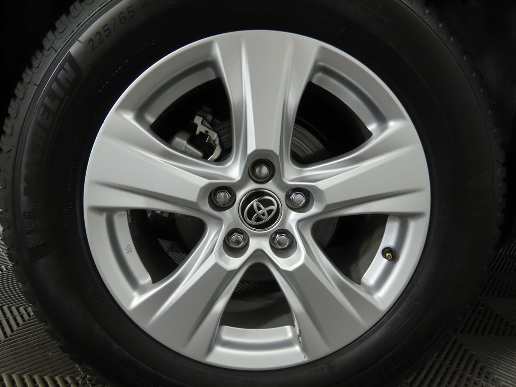 Thumbnail: 2020 Toyota RAV4 - 32