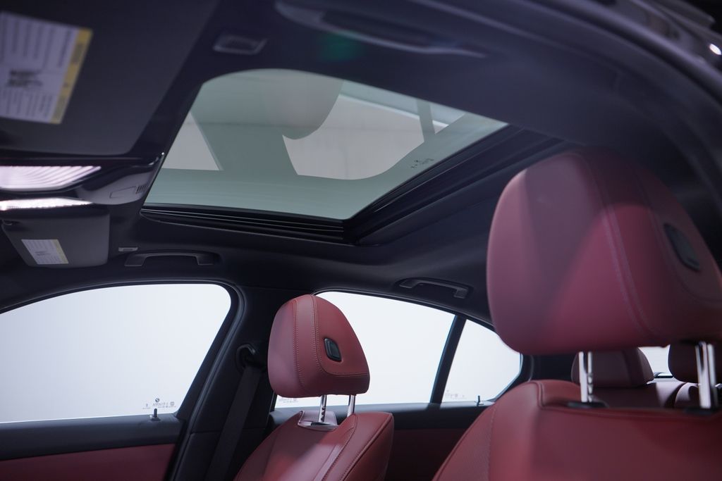 Thumbnail: 2025 BMW 3 Series - 8