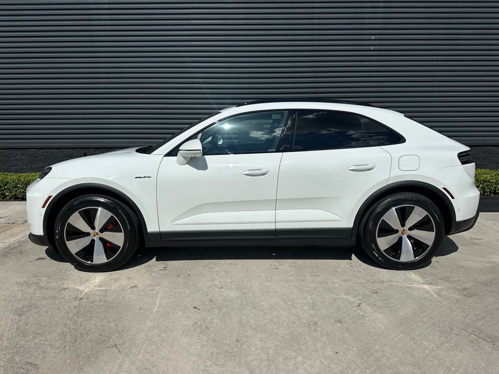 Thumbnail: 2026 Porsche Macan - 2