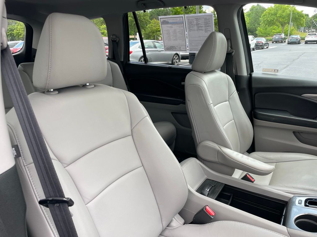 Thumbnail: 2019 Honda Pilot - 32