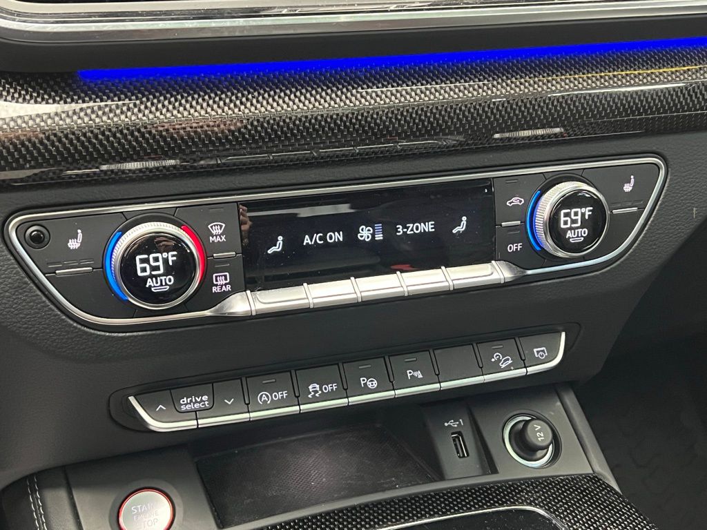 Thumbnail: 2021 Audi SQ5 - 12