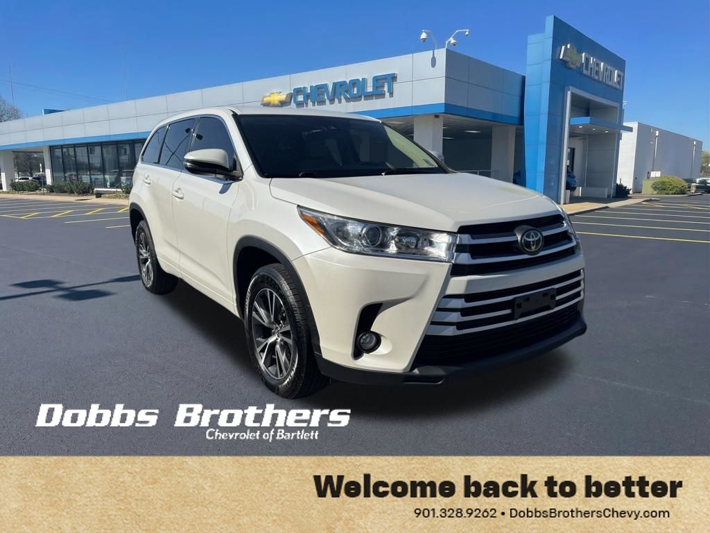 White (Blizzard Pearl) 2017 Toyota Highlander LE SUV / Crossover Front-Wheel Drive 8-Speed Automatic