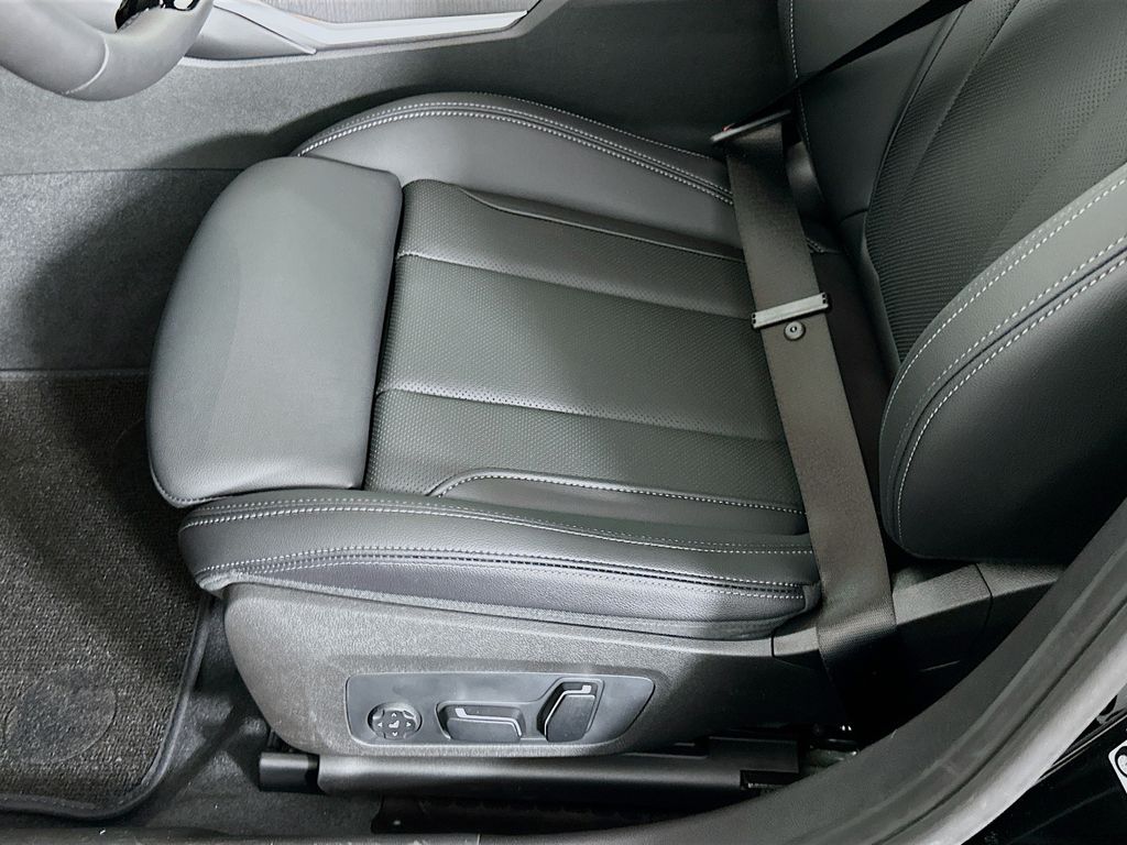 2025 BMW 3 Series 330i 21