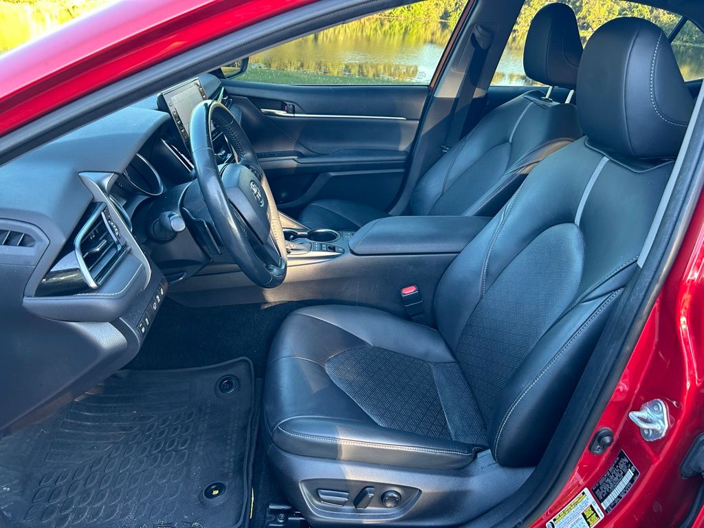 Thumbnail: 2022 Toyota Camry - 14