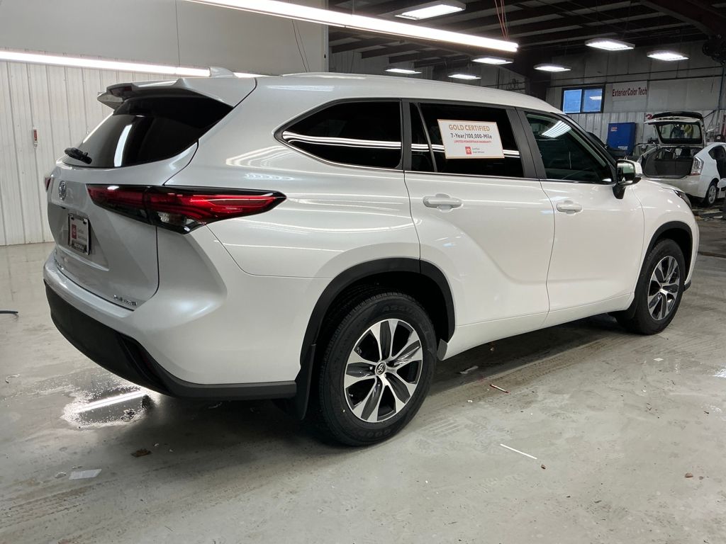 Used 2023 Beige Toyota XLE image 5